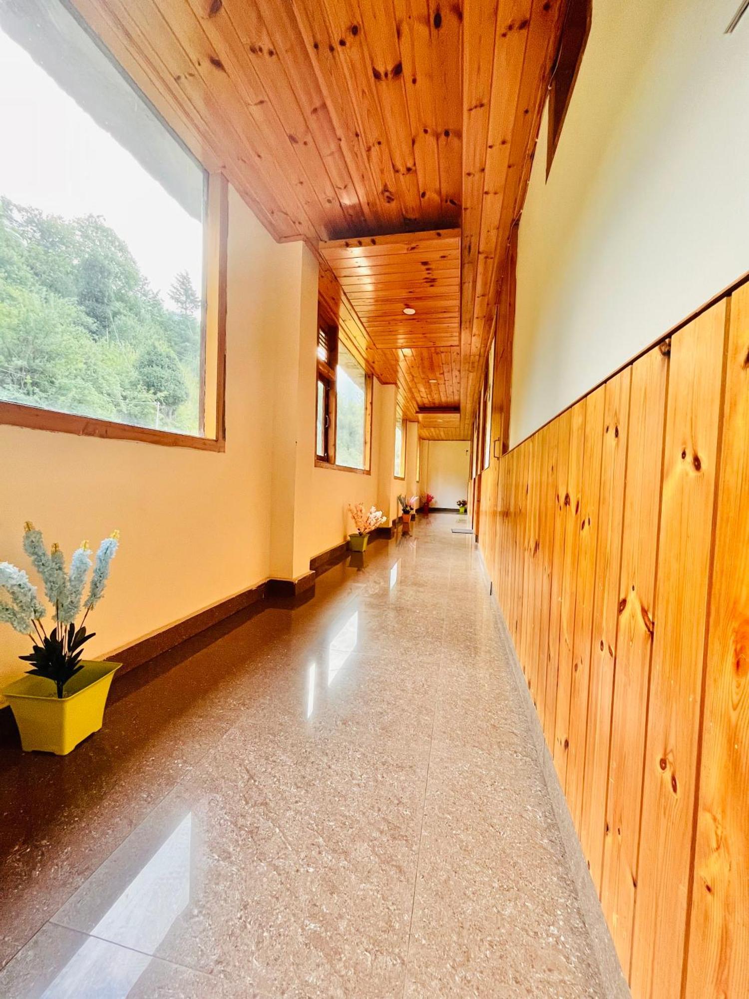 Himalayan Riverside Resort, Manali Экстерьер фото